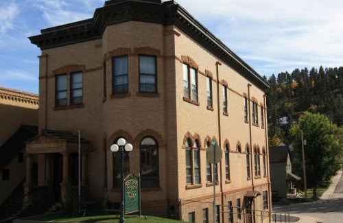 Deadwood Hotel | Town Hall Inn