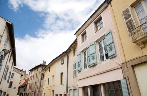 Tournus House | Town house at the foot of the abbey restored in a loft spirit with garden!