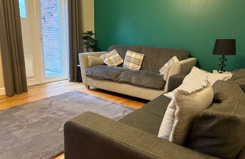 Yeovil House | Town House in Yeovil - your perfect stay