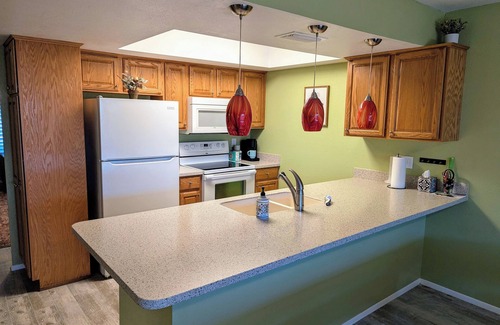 Chateau De Vie Seven House | Townhome steps to park & lake w/big patio, no stairs