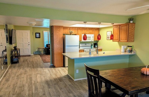 Chateau De Vie Seven House | Townhome steps to park & lake w/big patio, no stairs