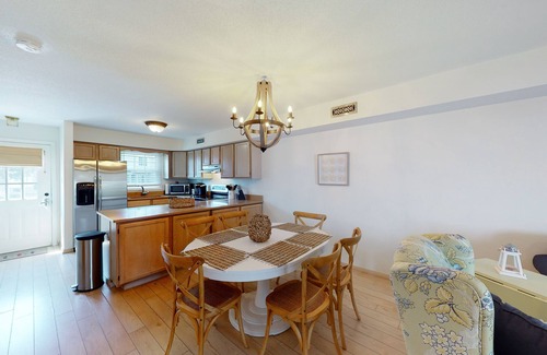 Ocean City House | Townhome with central AC, washer/dryer, & pool access - close to beach