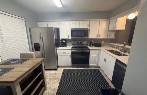 Humble Apartment | Townhome with Gym 4 miles IAH