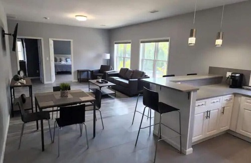 Downtown Niagara Falls House | Townhomes at the Falls - 314 F Upper - Buffalo Aven2 Blocks from the Falls!