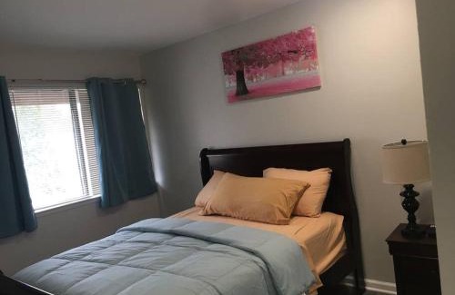 Greenbelt Apartment | Townhouse, 2 bdrm, 2.5 bthrm, 2 qn bds/2 levls