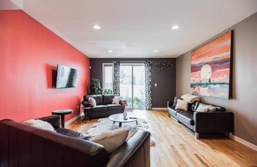 West Poplar Bed & Breakfast | Townhouse - 5 mins Center City -Convention Center