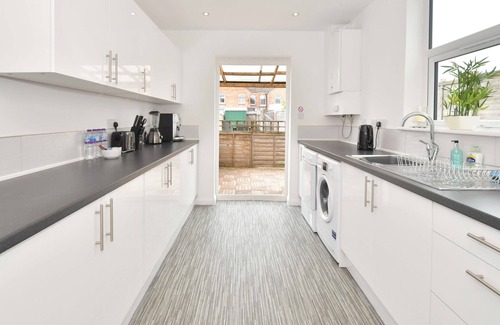 Crewe House | Townhouse @ 86 Brooklyn Street Crewe - SUPERIOR SINGLE ENSUITE WITH TV