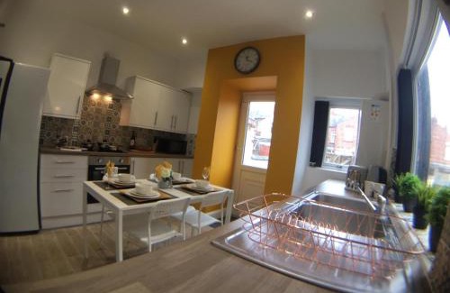 Crewe House | Townhouse @ 87 Walthall Street Crewe