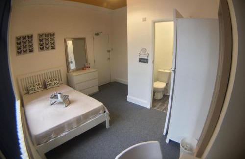 Crewe House | Townhouse @ 87 Walthall Street Crewe