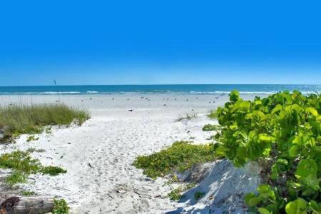 Redington Shores Apartment | Townhouse at San Remo