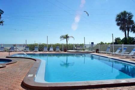 Redington Shores Apartment | Townhouse at San Remo