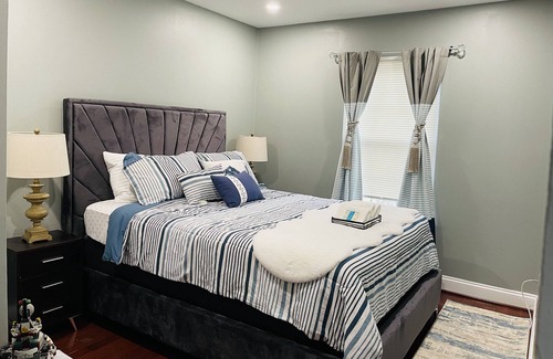Lorton House | Townhouse in a beautiful setting near DC.Less than 5 mins to VRE train and hwy