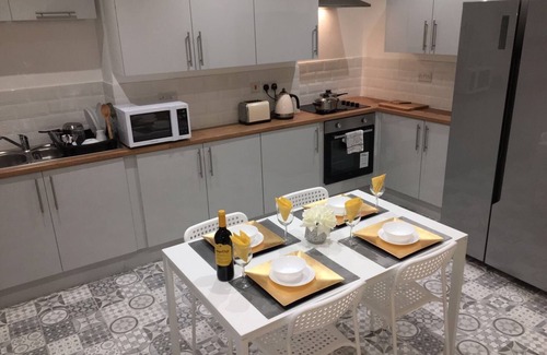 Crewe House | Townhouse @ Nelson Street Crewe - Whole 5 Bedroom House