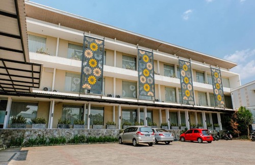 Patrang Hotel | Townhouse OAK Series Style Hotel Jember
