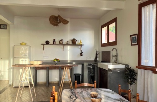 Tartane House | Townhouse perched above the market! Immersion in the heart of St Pierre.