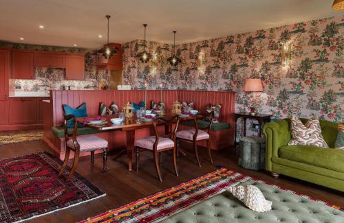 Malmesbury Apartment | Townhouse Suites- Abbey Row