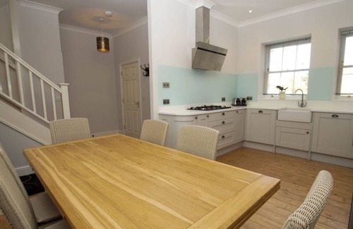 Blythburgh House | Townhouse with shared Indoor swimming pool & gym