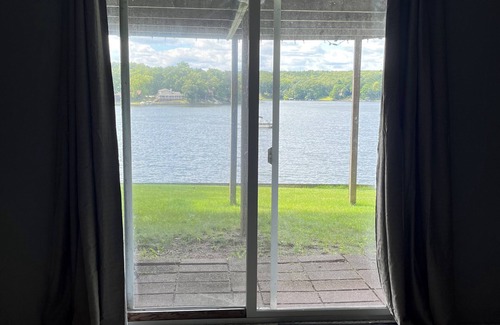 Lakeview House | Townline Lake 3-bedroom Lake Front house.BREATHTAKING view and loaded amenities.