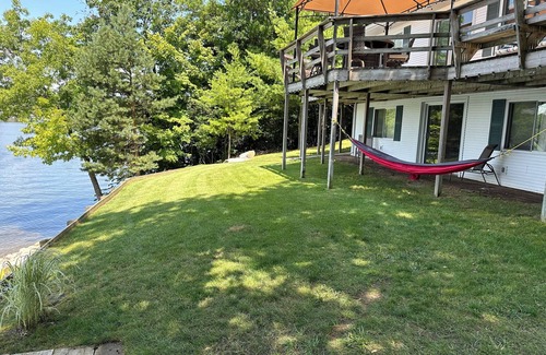 Lakeview House | Townline Lake 3-bedroom Lake Front house.BREATHTAKING view and loaded amenities.