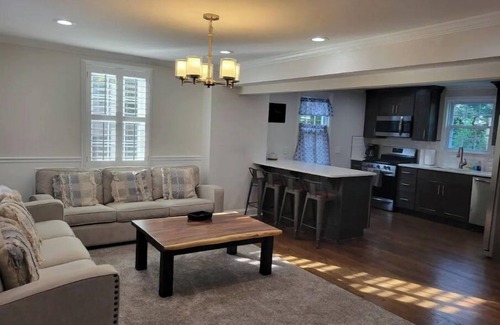 Towson House | Towson Beautiful Home 5 minutes from Everything Towson