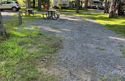 Clarence-Rockland RV Rental | Très beau terrain de Camping, SDD Camping Lot 24b