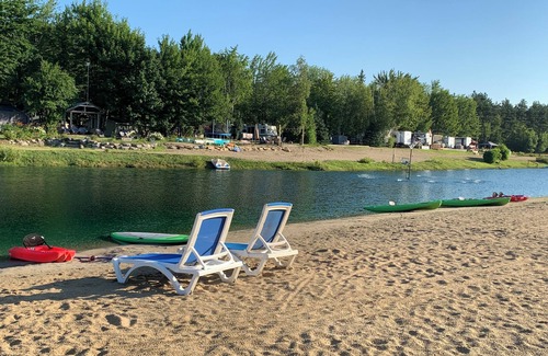 Clarence-Rockland RV Rental | Très beau terrain de Camping, SDD Camping Lot 24b