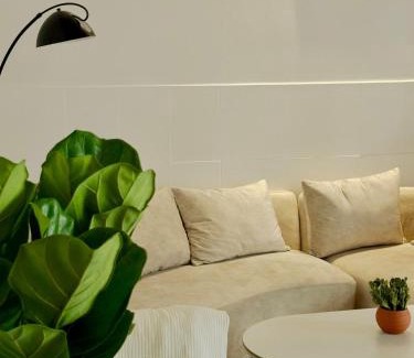 Tuy Hoa House | Trốn retreat homestay - Nguyên căn 2BR 96m2 - Gần sân bay, bãi biển