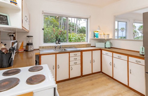 Elizabeth Beach House | Trade Winds - Enjoy the stunning views off Elizabeth Beach