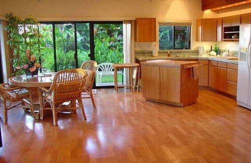 Pauwela Apartment | Tradewinds Honeymoon Suite -- Ocean View, Privacy, Jacuzzi, WiFi, Air.