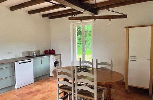 Douzains Cottage | Traditional 2 Bedroom Stone Cottage, Wifi & Pool in SW France
