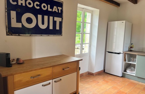 Douzains Cottage | Traditional 2 Bedroom Stone Cottage, Wifi & Pool in SW France