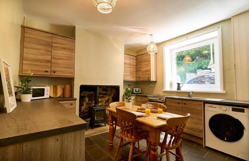 Wadsworth House | Traditional 3BR Home, 5-Min Walk to Hebden Centre