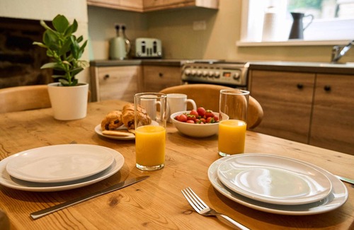 Wadsworth House | Traditional 3BR Home, 5-Min Walk to Hebden Centre