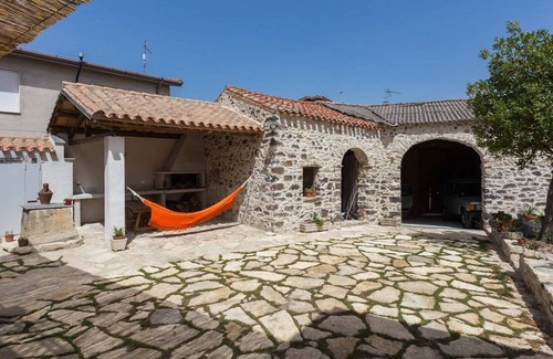 Mogoro House | Traditional and cozy house with garden and inner courtyard in the historic center