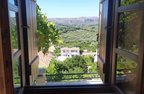 Makhairoi Cottage | Traditional cottage with panoramic view. Ideal for couples and families.