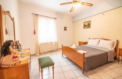 Dhrepanon Apartment | TRADITIONAL FAMILY GUEST HOUSE IDI
