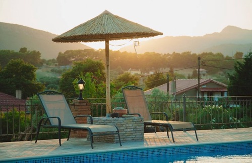 Gefira Mpania Apartment | Traditional apartement with pool for relaxation moments