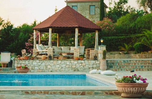 Gefira Mpania Apartment | Traditional apartement with pool for relaxation moments