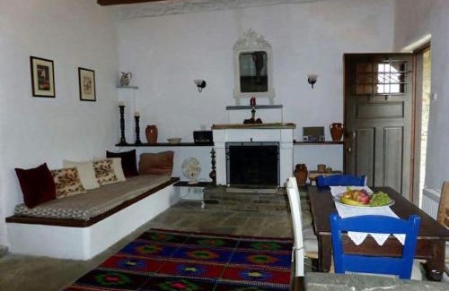 Polygyros Cabin | Traditional Greek Cottage