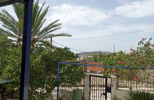 Thermi House | Traditional Greek island house