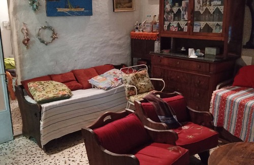 Thermi House | Traditional Greek island house