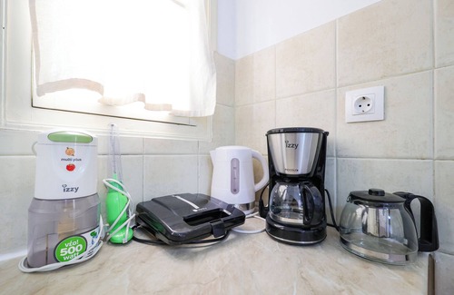 Aegina Town Apartment | Traditional house with large yard near the port. n