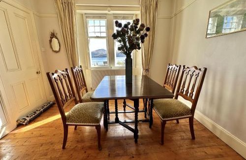 Inveraray House | Traditional Inveraray Cottage - Amazing Loch Views