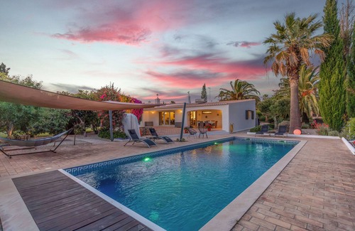 Vale de Centianes Villa | Traditional Portuguese villa for beach lovers; Connoisseurs and golfers