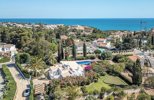 Vale de Centianes Villa | Traditional Portuguese villa for beach lovers; Connoisseurs and golfers