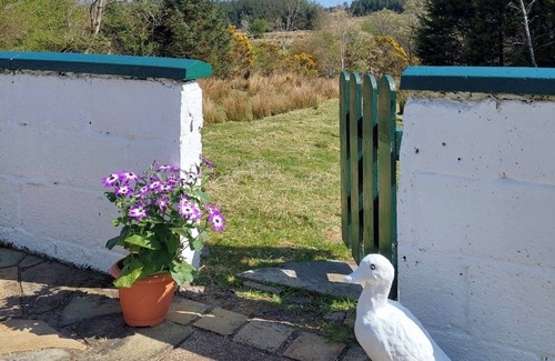 Bruckless Cottage | Traditional thatched cottage near the sea: log burner, paddock