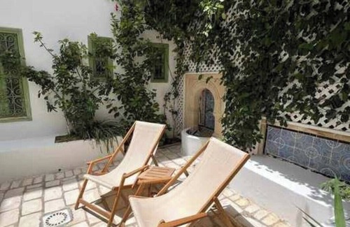 Borj Erras Apartment | Traditional Tunisian Suite House (by the Sea)
