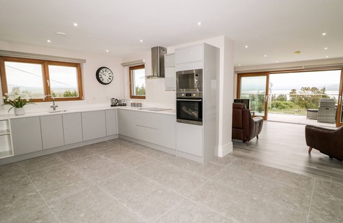 Lettermacaward Cottage | TRAEANNAGH BAY HOUSE, pet friendly in Dungloe, County Donegal