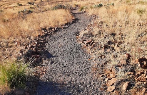 Alpine House | Trails Sister- Calm on the Edge of Town