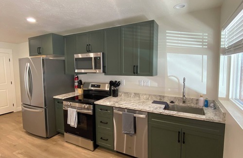 Sevier House | Trailside Basement with Stunning Big Rock Candy Mountain Views
